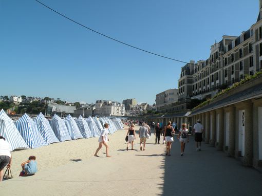  les tentes de la plage de l'Ecluse